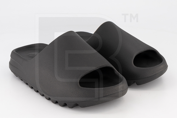 YEEZY SLIDE ＯＮＹＸ f0ddde3a-a9c9-4270-9292-