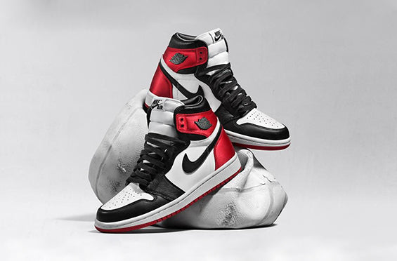 Jordan 1 Retro High OG (W) “Satin Black Toe”